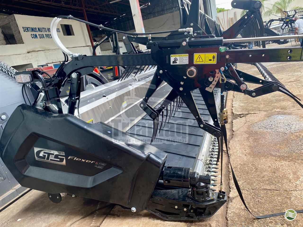 PLATAFORMA COLHEITADEIRA GTS FLEXER XS 45 Triamaq Tratores UBERLANDIA MINAS GERAIS MG